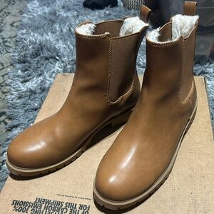 Size 8 women’s LOFT Chelsea boot tan/camel color worn once excellent condition